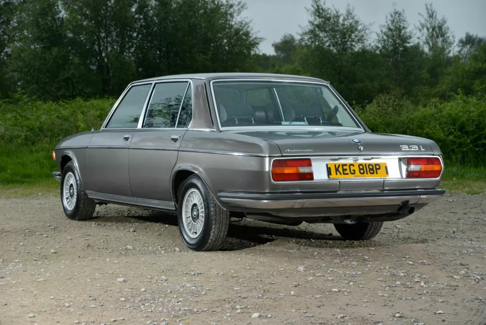 MH8678 1975 BMW 3.3L E3 classic German luxury saloon car