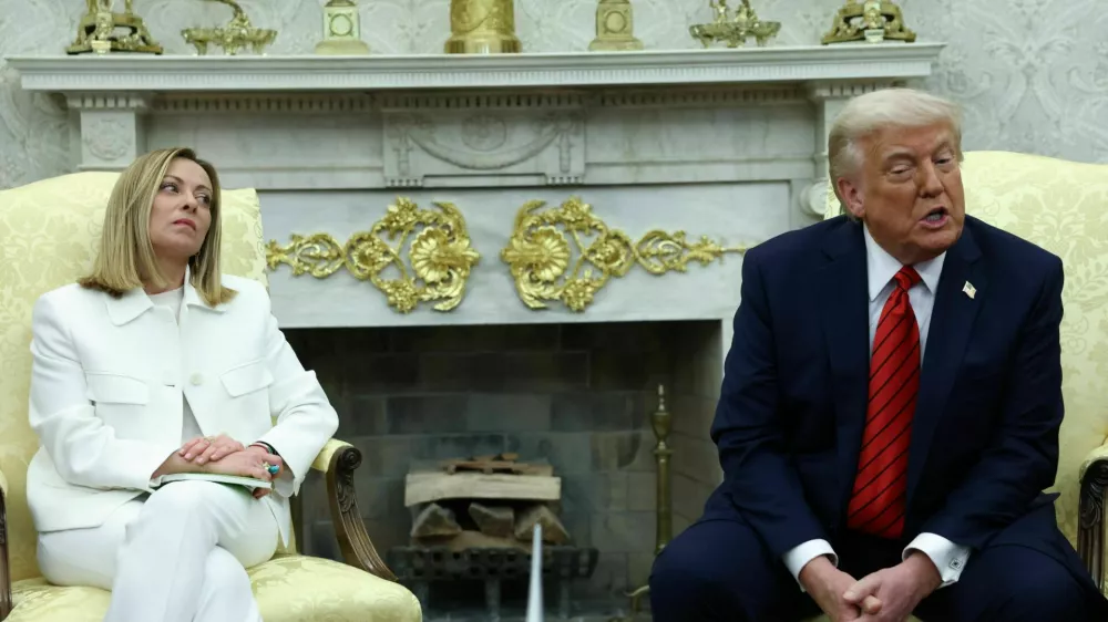 U.S. President Donald Trump meets with Italian Prime Minister Giorgia Meloni in the Oval Office at the White House in Washington, D.C., U.S., April 17, 2025. REUTERS/Evelyn Hockstein / Foto: Evelyn Hockstein