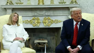 U.S. President Donald Trump meets with Italian Prime Minister Giorgia Meloni in the Oval Office at the White House in Washington, D.C., U.S., April 17, 2025. REUTERS/Evelyn Hockstein / Foto: Evelyn Hockstein