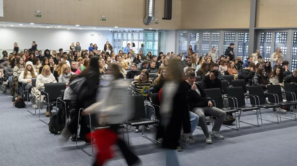 FDVvpis na fakultetefaks&scaron;tudentjedružba mladi14.02.2025 Informativni dan na srednjih &scaron;olah in fakultetahFOTO: Nik Erik Neubauer