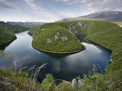 Flusswindung der Vrbas nahe der Ortschaft Dabrac.Engl.: Eastern Europe, Balkans, Bosnia-Herzegovina, Bosnia, near Dabrac, river bend, Vrbas river, nature, water, April 2014,Image: 200092770, License: Rights-managed, Restrictions: (If not specified otherwise, the minimum fee for PRINT usage is 25 Euro, for ONLINE 15 Euro for each laif image.), Model Release: no
