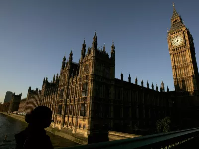 The Houses of Parliament and the Big Ben are seen before the State Opening of Parliament in London, November 6, 2007. Prime Minister Gordon Brown will unveil proposals on Tuesday to step up anti-terrorism measures and tackle a crippling housing shortage in a new policy platform meant to give fresh energy to Labour.  REUTERS/Alessia Pierdomenico (BRITAIN)