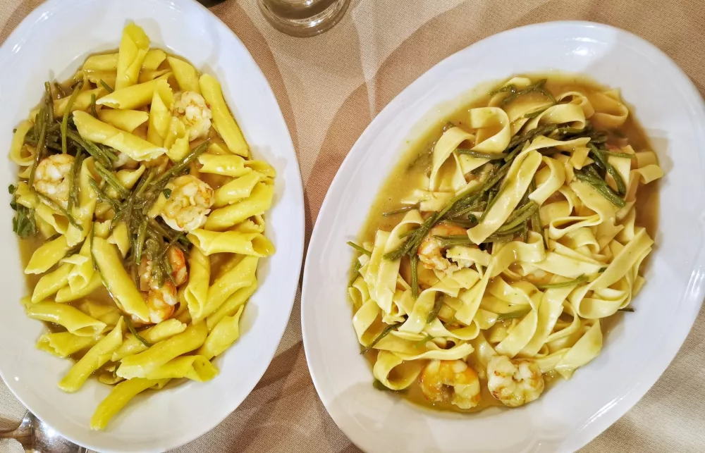 Fuži in rezanci z gamberi in divjimi &scaron;parglji, Gostilna Korte