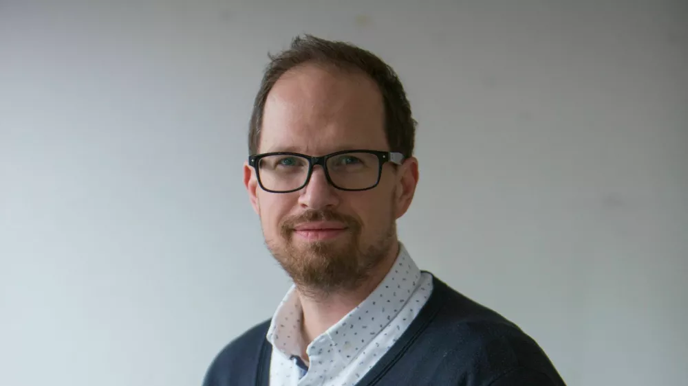 Tomaž Klip&scaron;teter, komentator, novinar    - Dnevnik 2016 - portreti za komentarje in kolumne - komentatorji - novinarji - novinar -  //FOTO: Maja Marko