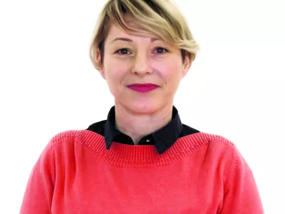 Nata&scaron;a Bucik Ozebek- Redakcija Dnevnik 2024 - portreti za komentarje in kolumne - kolumnisti - komentatorji &ndash; novinarji - portret //FOTO: Luka Cjuha