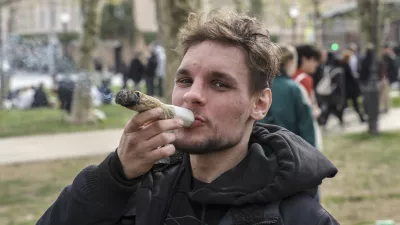 - simbolična fotografija: joint &ndash; konoplja &ndash; marihuana &ndash;  - 20.04.2023 &ndash; Kongresni trg - tradicionalni Marihuana mar&scaron; 2023 v organizaciji &Scaron;tudentske organizacije Univerze v Ljubljani - //FOTO: Jaka Gasar