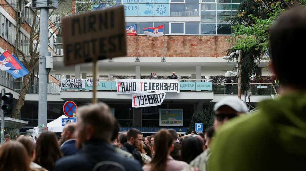 Students block access to the state broadcaster Radio Television of Serbia (RTS), demanding fair and unbiased reporting, in Belgrade, Serbia, April 15, 2025. REUTERS/Zorana Jevtic