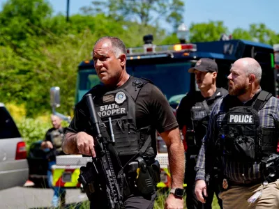 Law enforcement work at Florida State University (FSU) campus after a mass shooting in Tallahassee, Florida, U.S., April 17, 2025. Alicia Devine/USA TODAY NETWORK via Imagn Images via REUTERS THIS IMAGE HAS BEEN SUPPLIED BY A THIRD PARTY. MANDATORY CREDIT. NO RESALES. NO ARCHIVES.