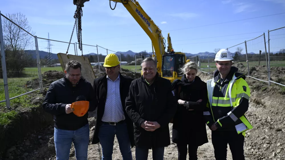 ljubljanski župan Zoran Janković - 04.04.2023 - ekskurzija po Ljubljani z ljubljanskim županom Zoranom Jankovićem &ndash; ogled največjih ljubljanskih gradbi&scaron;č od Roga in Ilirije do Barja in kanala C0//FOTO: Nik Erik Neubauer