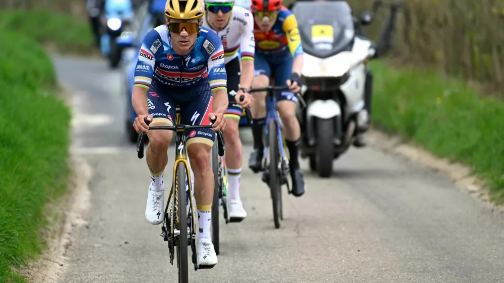 BERG EN TERBLIJT, NETHERLANDS - APRIL 20: Remco Evenepoel of Belgium and Team Soudal Quick-Step leads the breakaway during the 59th Amstel Gold Race 2025 a 255.9km one day race from Maastricht to Berg en Terblijt / #UCIWT / on April 20, 2025 in Berg en Terblijt, Netherlands. (Photo by Nico Vereecken - Pool/Getty Images)