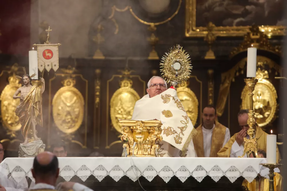 20.04.2025. Vstajenjska ma&scaron;a v cerkvi Sv. Nikolaja v Ljubljani, ki jo je vodil nad&scaron;kof Stanislav Zore. Foto: Bojan Velikonja