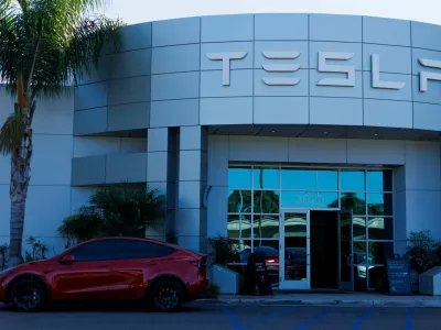 FILE PHOTO: Tesla Inc. vehicle facility is pictured in Costa Mesa, California, U.S., November 1, 2023. REUTERS/Mike Blake/File Photo