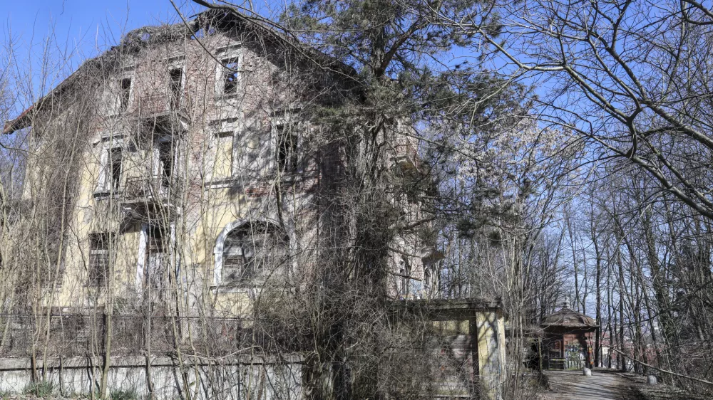 - 06.03.2025 - propadajoči hotel Bellevue//FOTO: Jaka Gasar