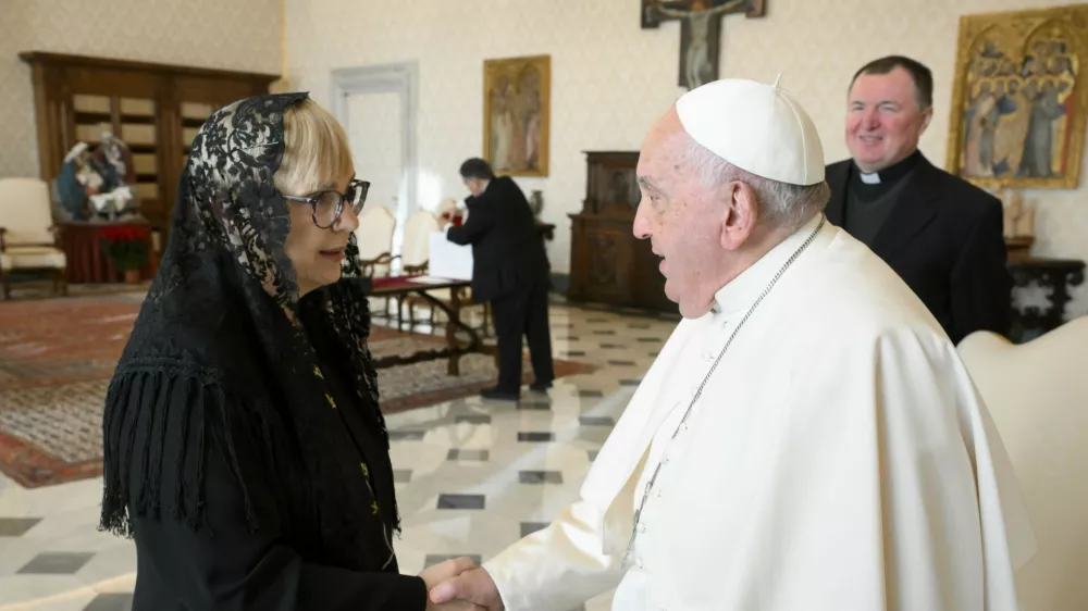 **NO LIBRI** Italy, Rome, Vatican, 2024/12/5 Pope Francis receives in private audience H.E. Mrs. Natasa Pirc Musar, President of the Republic of Slovenia at the Vatican. Photograph by VATICAN MEDIA / Catholic Press Photo (Photo by VATICAN MEDIA / ipa-agency.net/IPA/Sipa USA)No Use United Kingdom. No Use Italy.