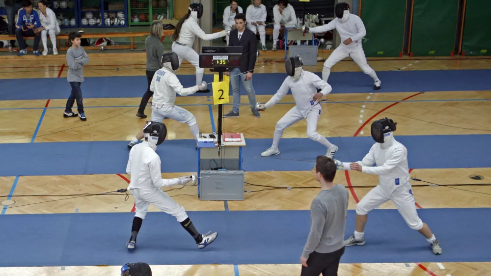 - ilustrativna fotografija - 5. turnir Koper Cup 2012 - sabljanje v meču za dečke C, deklice C, dečke B, deklice B, kadete, kadetinje, člane in članice.//FOTO: Tomaž Skale