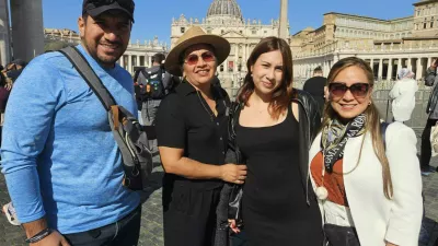 Družina iz Mehike: "Jokali smo, ko smo izvedeli za papeževo smrt. Bil je latino American, tako kot mi, nasmejan, veder, sočuten, pozoren do ljudi na robu."