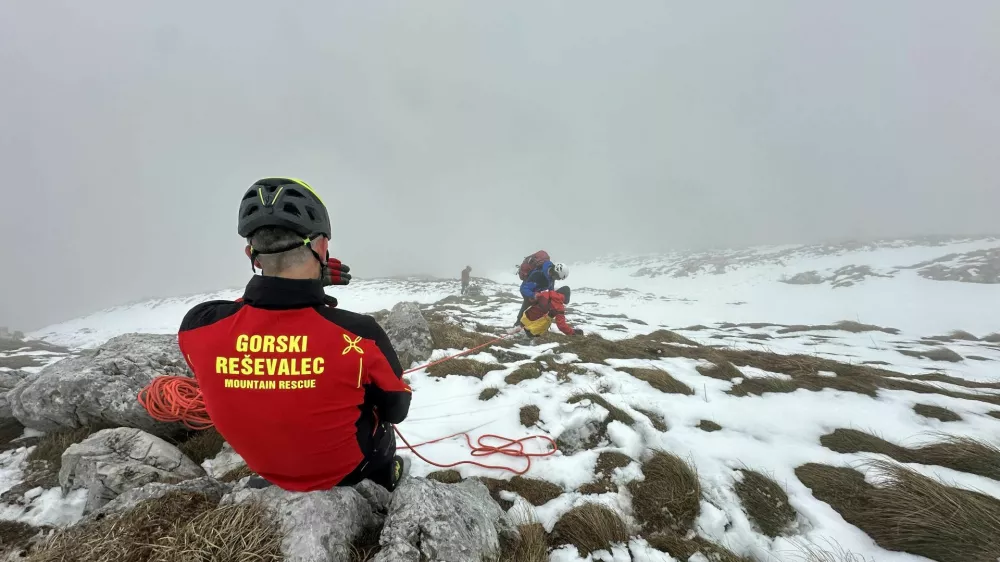 GRS Tolmin - re&scaron;evanje obnemoglih planincev na Krnu