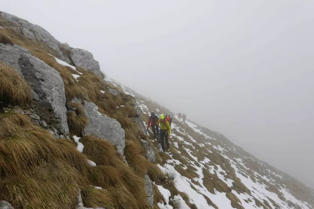 GRS Tolmin - re&scaron;evanje obnemoglih planincev na Krnu