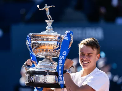 20 April 2025, Spain, Sabadell: Danish tennis player Holger Rune celebrates winning the Barcelona Open Tennis tournament, after defeating Spain's Carlos Alcaraz in theor men's singles final match at Real Club de Tenis de Barcelona. Photo: Marti Segura Ramoneda/ZUMA Press Wire/dpa