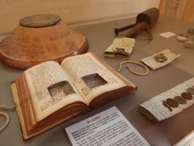 Razstava Skrivna modrost, razstava o staroverstvu v Posočju, zbirka Pavla Medve&scaron;čka, dvorec Vogrsko / Foto: Nata&scaron;a Bucik Ozebek