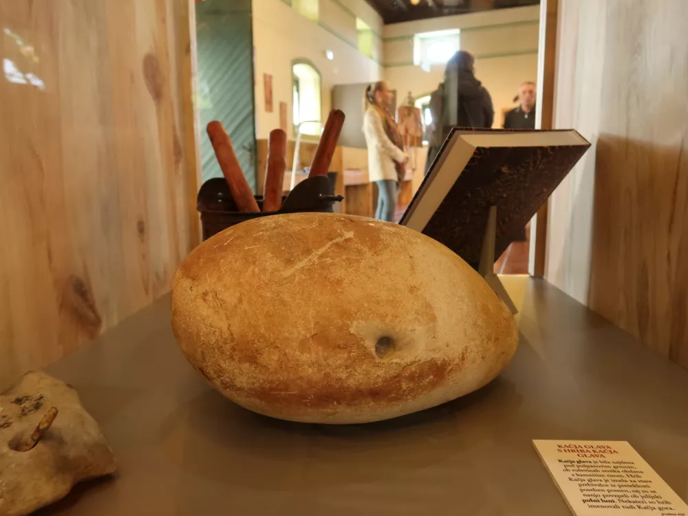 Razstava Skrivna modrost, razstava o staroverstvu v Posočju, zbirka Pavla Medve&scaron;čka, dvorec Vogrsko / Foto: Nata&scaron;a Bucik Ozebek