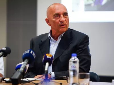 Celje, SB Celje.Novinarska konferenca ob 13. obletnici prve robotsko asistirane operacije v Splosni bolnisnici Celje in v Sloveniji.Predsednik nadzornega sveta bolnisnice Tomaz Subotic.