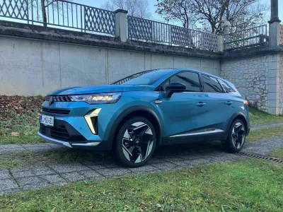 Symbioz je že na prvi pogled prepoznavni Renaultov &scaron;portni terenec, ki se po velikosti in ceni uvr&scaron;ča med capturja in australa.