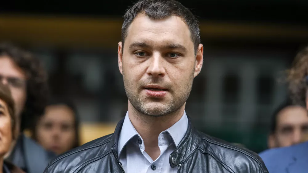 Miha Kordi&scaron;, kandidat za predsednika republike - 26.09.2022 &ndash; Predsedni&scaron;ke volitve 2022 &ndash; novinarska konferenca kandidata za predsednika republike Mihe Kordi&scaron;a in poslanske skupine Levica ob vložitvi kandidature za predsednika republike //FOTO: Luka Cjuha