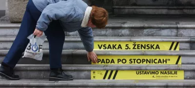 - ilustrativna fotografija - nasilje mednarodni dan boja proti nasilju nad ženskami, vsaka peta ženska pada po stopnicah magistrat