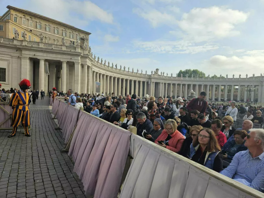 Verniki čakajo na zadnje slovo od papeža Franči&scaron;ka.