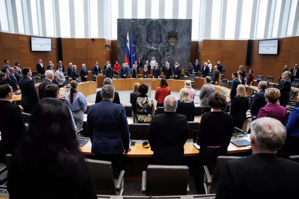 Ljubljana, drzavni zbor.Redna seja drzavnega zbora s poslanskimi vprasanji predsedniku vlade Robertu Golobu in ministrom.