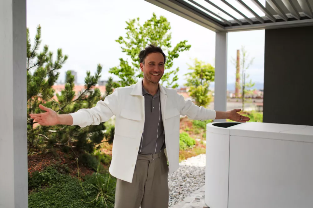  - Klemen Slakonja. - 23.04.2025. - Medijsko druženje z evrovizijskim predstavnikom Klemnom Slakonjo pred odhodom v &Scaron;vico. Foto: Bojan Velikonja