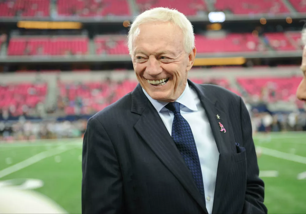 F3YRJ6 October 11, 2015: Dallas Cowboys Owner and General Manager Jerry Jones during an NFL football game between the New England Patriots and the Dallas Cowboys at AT&T Stadium in Arlington, TX New England defeated Dallas 30-6 Albert Pena/CSM