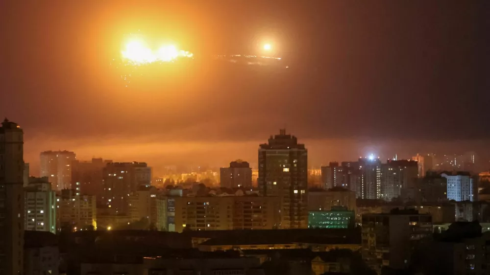 A ballistic missile explodes in the sky over the city during a Russian drone strike, amid Russia's attack on Ukraine, in Kyiv, Ukraine April 24, 2025. REUTERS/Gleb Garanich