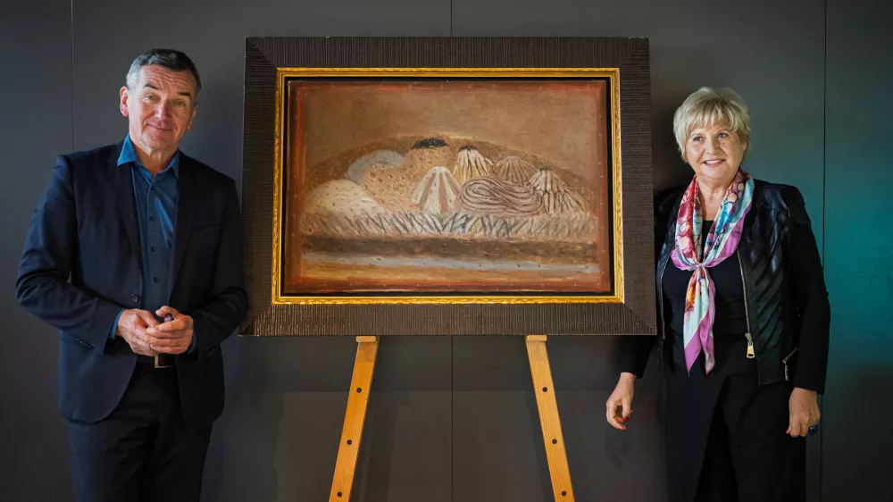 Dr. Stojan Pelko, programski vodja evropske prestolnice kulture 2025, in dr. Nelida Nemec, kustosinja razstav o Zoranu Mu&scaron;iču Foto: Jernej Humar