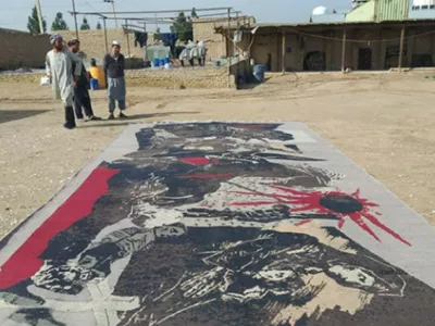 Afganistan, Kabul.V Cukrarni bo na ogled razstava z naslovom Unternehmen Barbarossa-Ausstellung! Laibach Kunst, ki se poklanja legendarnemu bendu in njihovi različici znamenite Picassove slike Guernica.Afganistanska preproga, ki je del razstave Unternehmen Barbarossa-Ausstellung! Laibach Kunst.Foto: Laibach/A/Political