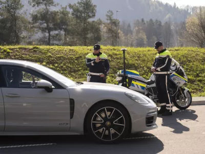 prometni nadzorpolicija - simbolična fotografijaprometna policijavarnost v prometupolicija na motorjihmotoristična policijaprehitri voznikiavtocestna policija08.04.2025 Policijski nadzor, počivali&scaron;če PovodjeFOTO: Nik Erik Neubauer