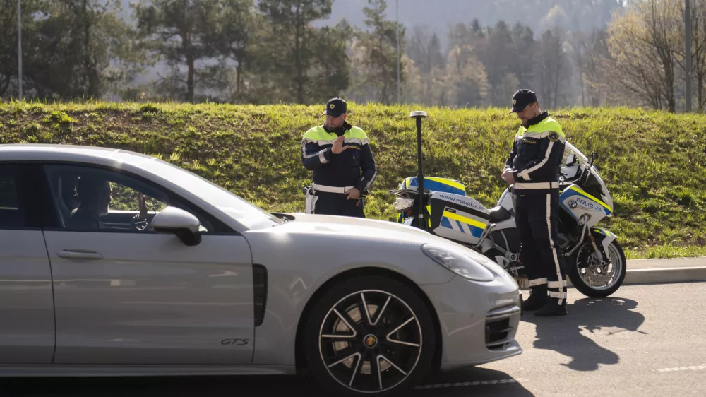 prometni nadzorpolicija - simbolična fotografijaprometna policijavarnost v prometupolicija na motorjihmotoristična policijaprehitri voznikiavtocestna policija08.04.2025 Policijski nadzor, počivali&scaron;če PovodjeFOTO: Nik Erik Neubauer