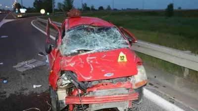 Hrva&scaron;ki voznik je na zagreb&scaron;ki avtocesti trčil v avto z dvema Slovencema. To je ostalo od njega. 