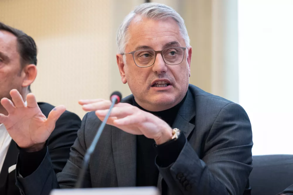 Ljubljana, vlada.Podpis dogovora socialnih partnerjev o noveli zakona o pokojninskem in invalidskem zavarovanju.Minister za gospodarstvo, turizem in sport Matjaz Han.