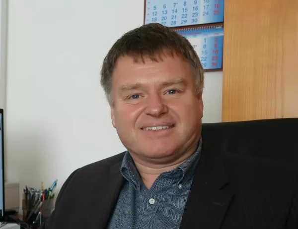 Dr. Martin Pivk, direktor &Scaron;olskega centra &Scaron;kofja Loka: &raquo;Na področju strojni&scaron;tva je največ zanimanja za avtoserviserje, avtokaroseriste, instalaterje strojnih instalacij in strojne tehnike, na področju lesarstva pa se mladi zanimajo za poklic mizarja in lesarskega tehnika.&laquo; Foto: Arhiv Dnevnika