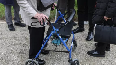 - upokojenci, opora, starostniki- 17.04.2025 - odkritje spominske table, posvečene humanitarki Aniti Ogulin (1952-2024), ki ga pripravljata Zveza Anita Ogulin in ZPM v sodelovanju z Dru&scaron;tvom Zeleni prstan//FOTO: Jaka Gasar