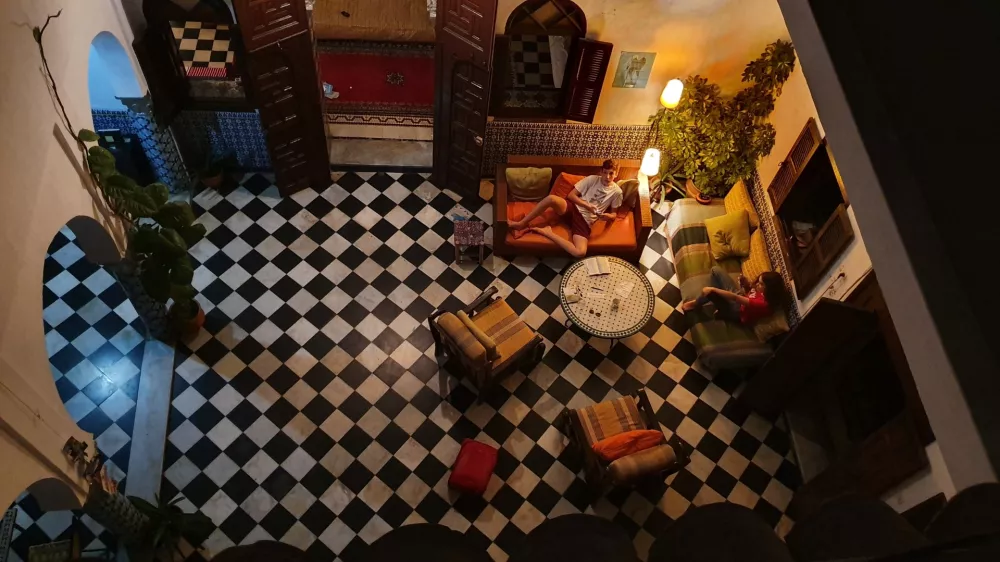 Primož Ekart je pred leti z družino veliko potoval prek izmenjave domov, po tej poti so med drugim obiskali Maroko, kjer so v Rabatu bivali v riadu. Foto: Osebni arhiv