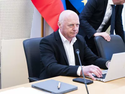 Minister za javno upravo Franc Props meni, da bo center za kadre prispeval k poenotenemu in transparentnemu presojanju sposobnosti kandidatov. Foto: Nik Erik Neubauer