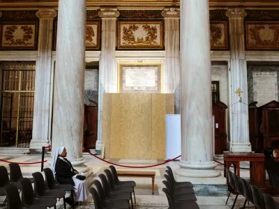 A nun prays near the site for the tomb of Pope Francis, inside the Papal Basilica of Saint Mary Major (Santa Maria Maggiore), a day before his funeral, in Rome, Italy, April 25, 2025. REUTERS/Kai Pfaffenbach