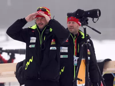 strelski trener Toma&scaron; Kos in Uro&scaron; Velepec, glavni trener slovenske biatlonske reprezentance - Biatlon Pokljuka:2012 - svetovni pokal,//FOTO: Tomaž Skale