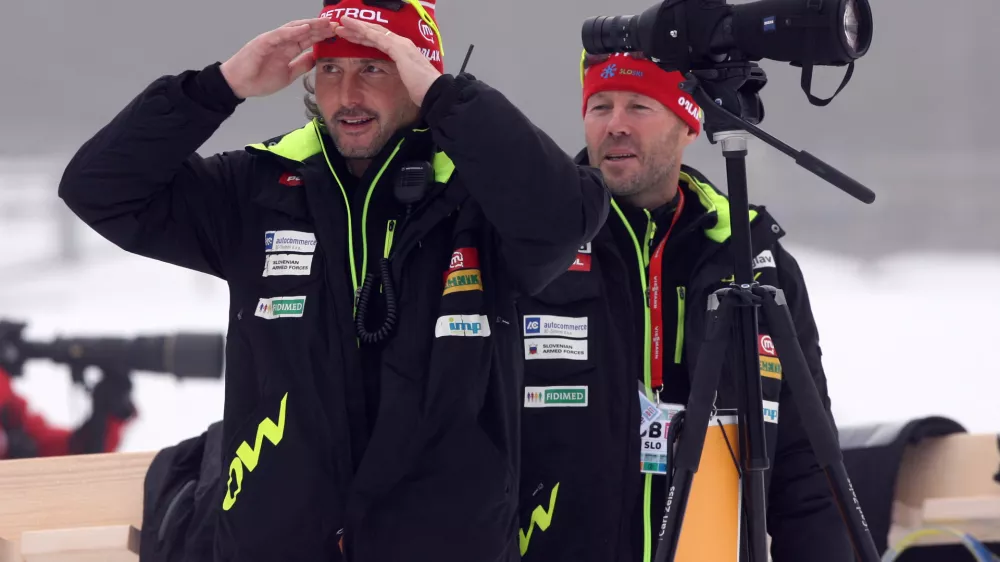 strelski trener Toma&scaron; Kos in Uro&scaron; Velepec, glavni trener slovenske biatlonske reprezentance - Biatlon Pokljuka:2012 - svetovni pokal,//FOTO: Tomaž Skale