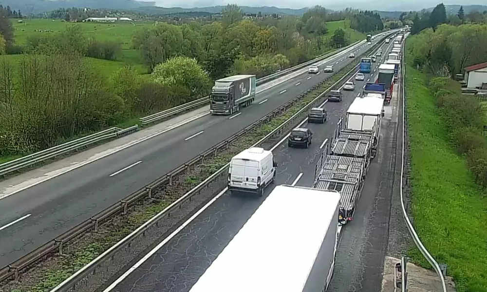 Gneča na ljubljanski obvoznici. Vir: promet.si