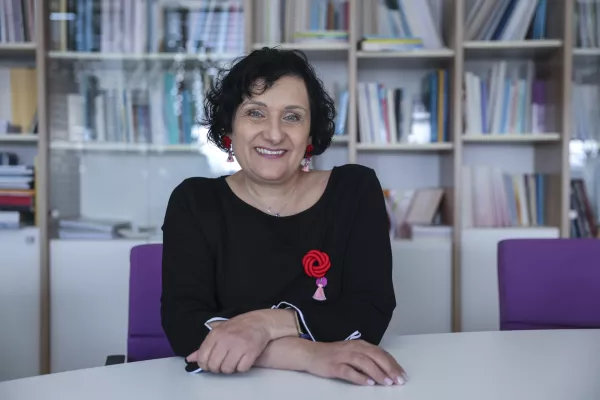 Monika Ažman, svetovalka na Zbornici zdravstvene in babi&scaron;ke nege Slovenije: &raquo;Medicinska sestra lahko prevzema odgovornost le za tisto, za kar je usposobljena.&laquo;