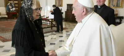 **NO LIBRI** Italy, Rome, Vatican, 2024/12/5 Pope Francis receives in private audience H.E. Mrs. Natasa Pirc Musar, President of the Republic of Slovenia at the Vatican. Photograph by VATICAN MEDIA / Catholic Press Photo (Photo by VATICAN MEDIA / ipa-agency.net/IPA/Sipa USA)No Use United Kingdom. No Use Italy. / Foto: Ipa